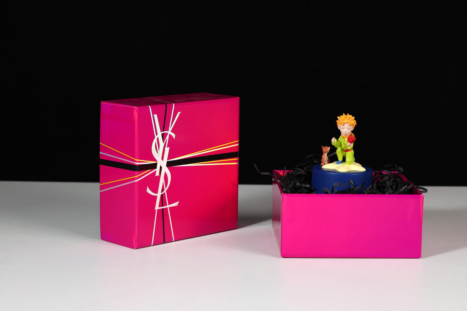 Holographic Lid and Base Box